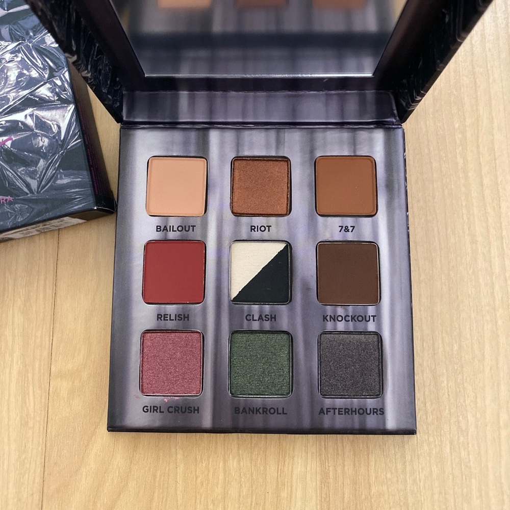 Urban Decay Troublemaker Palette